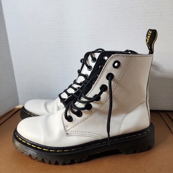 Dr. Martens 1460 Women's White Smooth Leather Boots size 7 - Picture 6 of 9